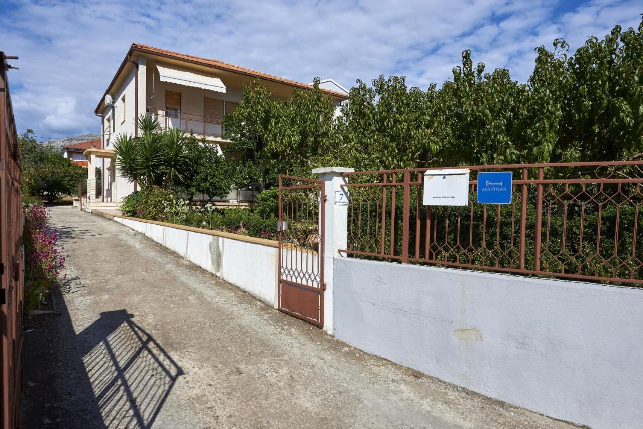 Apartments And Rooms With Parking Space Trogir - 13102 Εξωτερικό φωτογραφία
