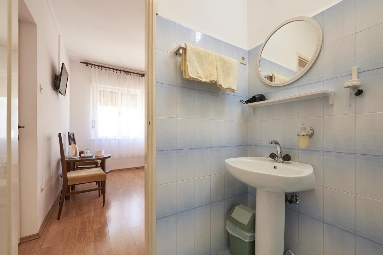 Apartments And Rooms With Parking Space Trogir - 13102 Εξωτερικό φωτογραφία
