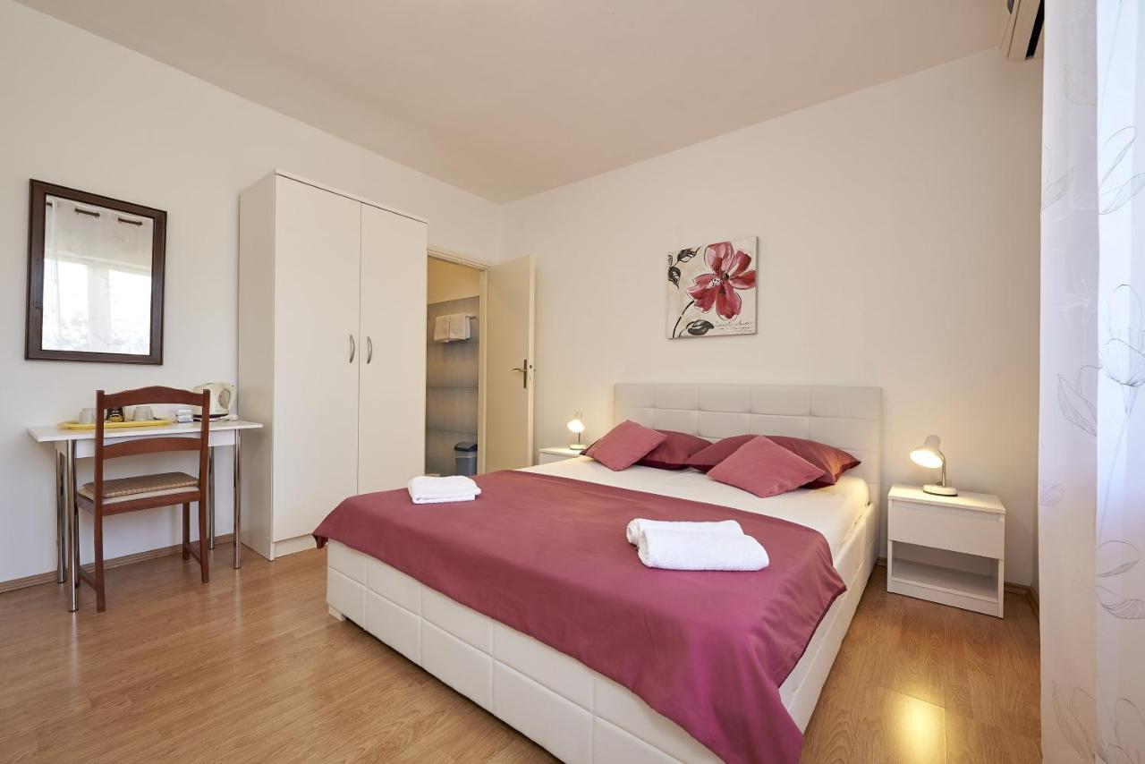 Apartments And Rooms With Parking Space Trogir - 13102 Εξωτερικό φωτογραφία
