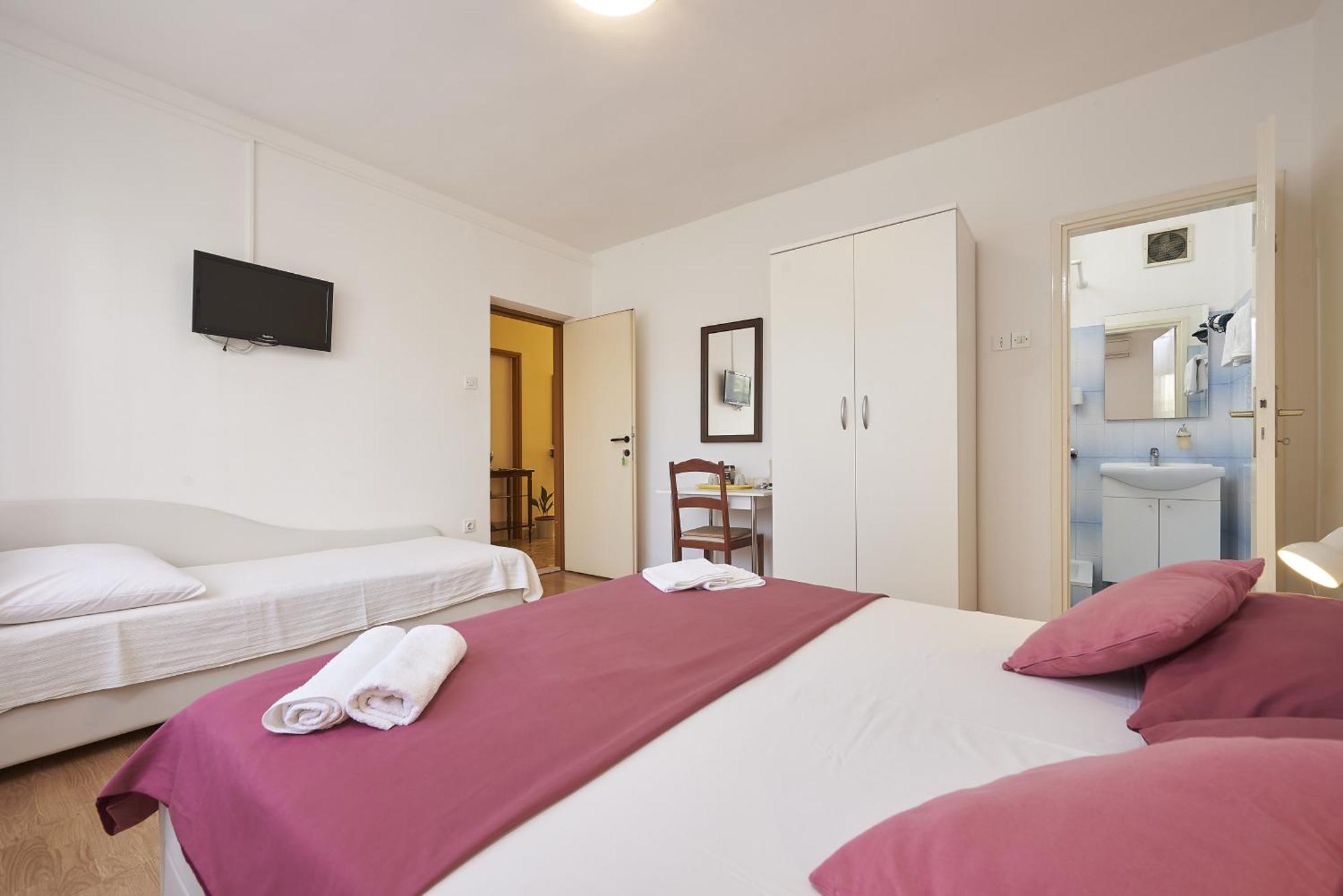Apartments And Rooms With Parking Space Trogir - 13102 Δωμάτιο φωτογραφία